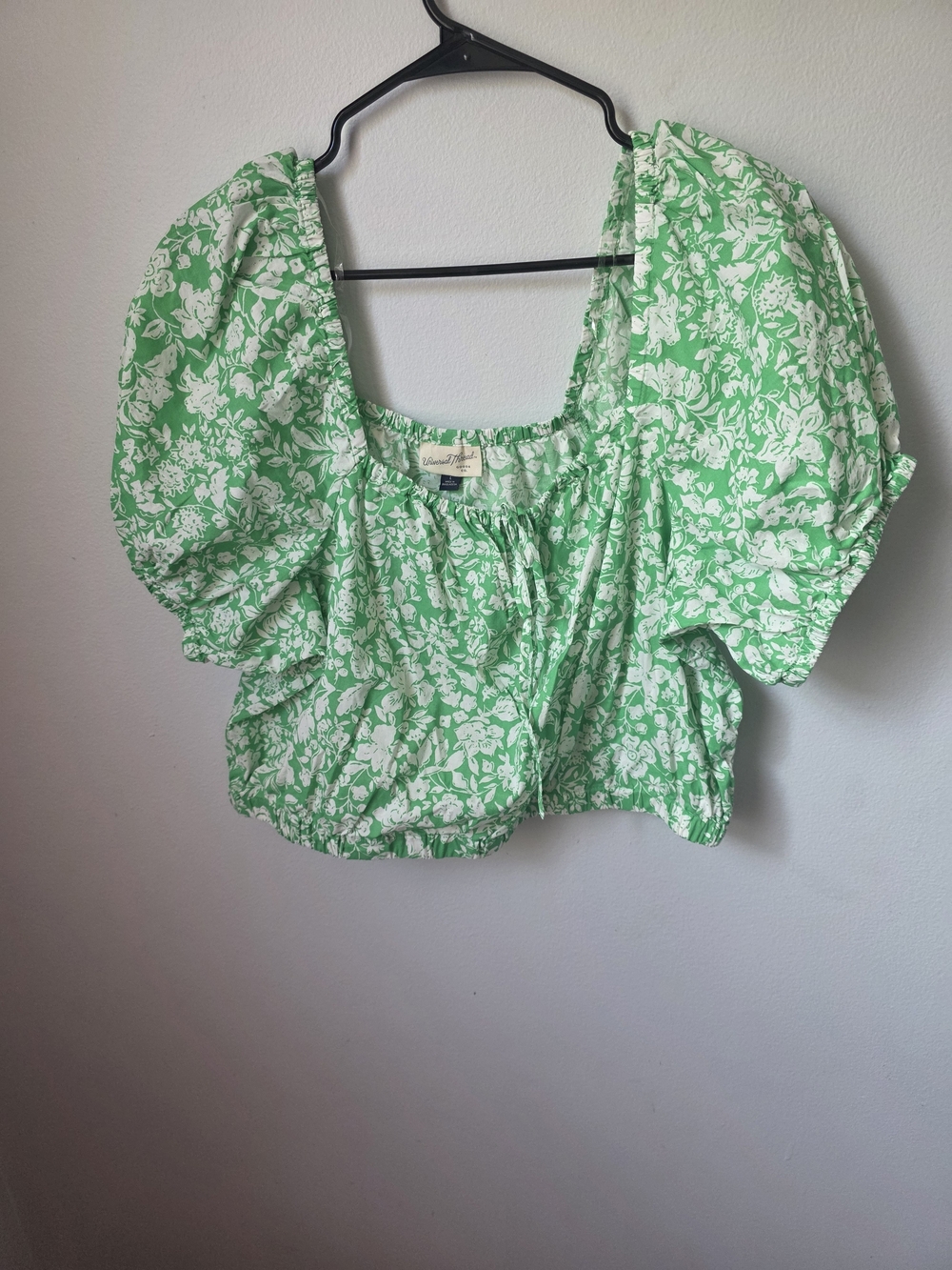 Universal Thread Green and White Floral Puff Sleeve Crop Top